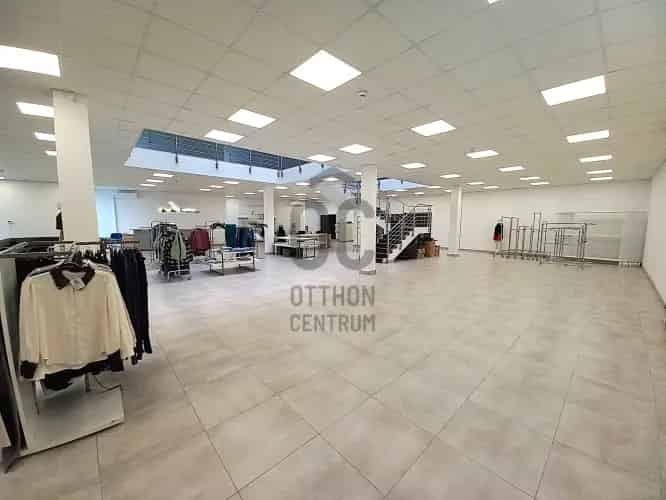 Debreceni eladó kereskedelmi ingatlan, UZ018480