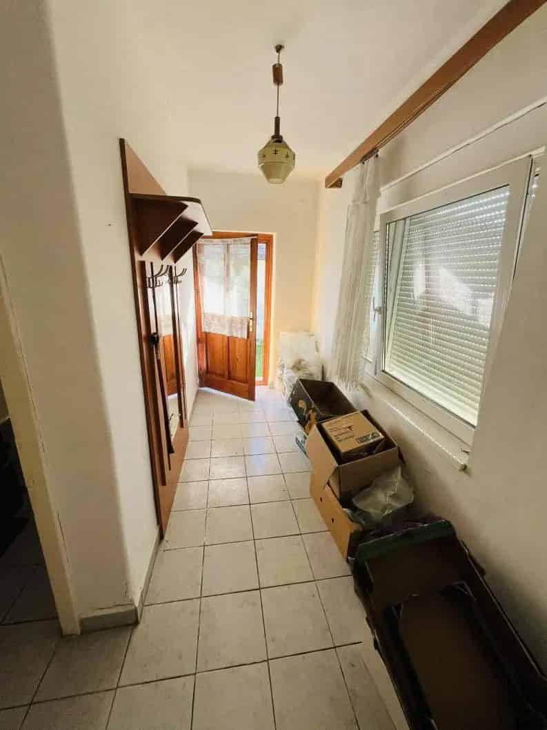 Ház Kiadó , Komáromi járás, Dunántúl