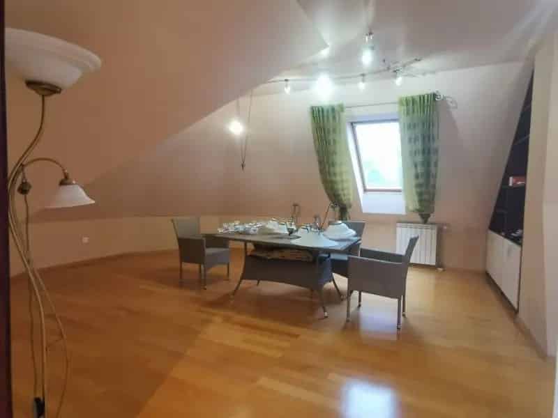 Ház Kiadó , Budapest, Közép-Magyarország