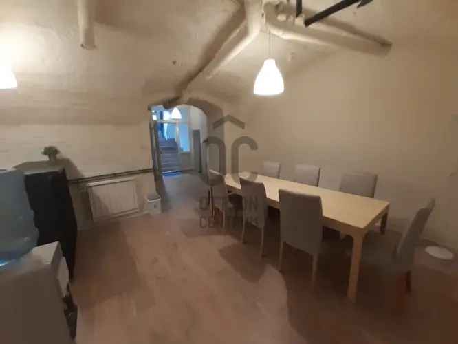 Budapest V. kerületi eladó kereskedelmi ingatlan, UZ015354