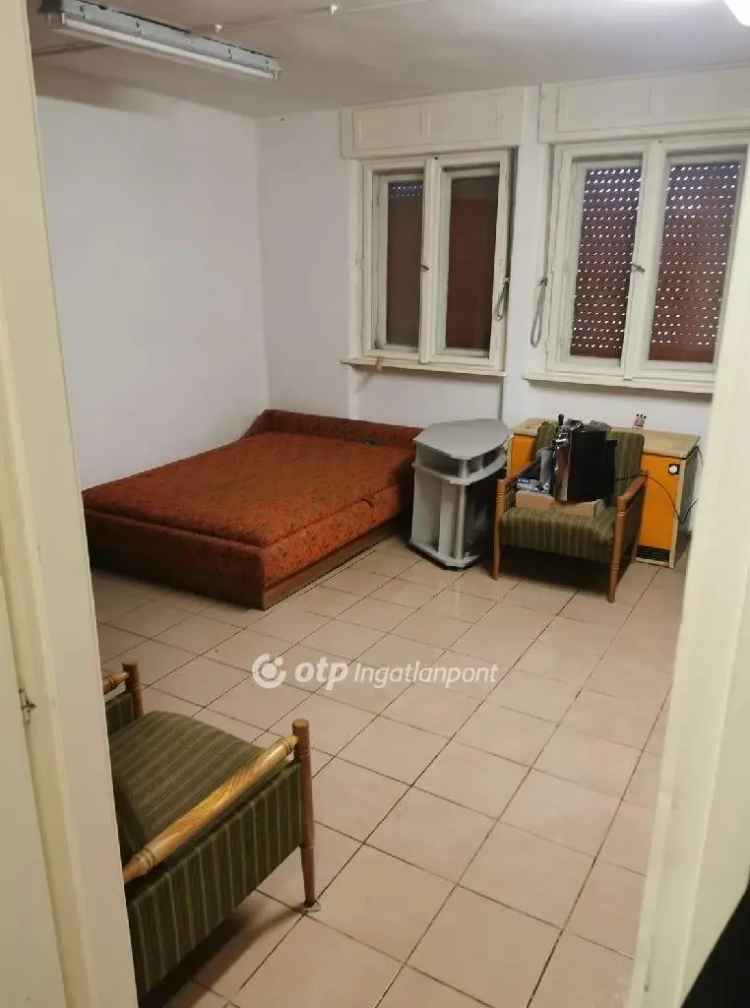 80 m2-es családi ház Gyöngyösön - üzletnek vagy lakásnak is alkalmas