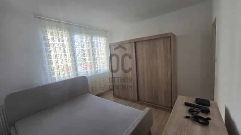 Esztergomi eladó panel lakás, DLK054978