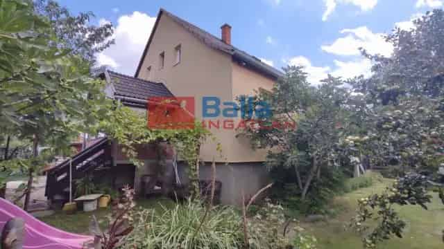 Pusztaszabolcs , Kastély utca