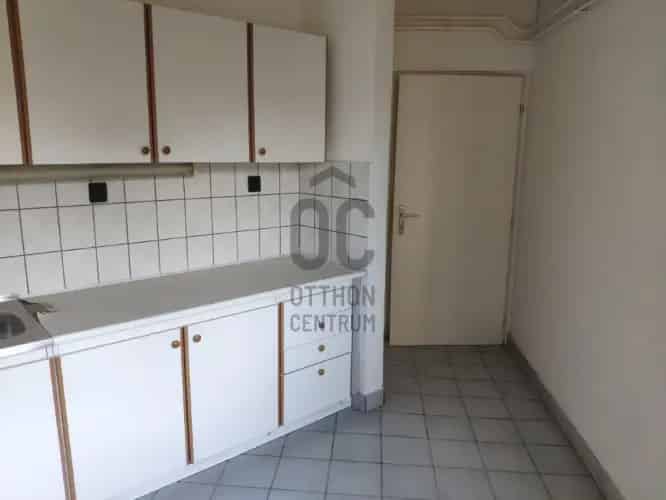 Budaörsi eladó kereskedelmi ingatlan, UZ013499