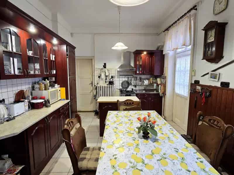 Ház Kiadó , Budapest, Közép-Magyarország