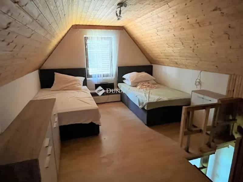 Tóparti nyaraló saját stéggel eladó