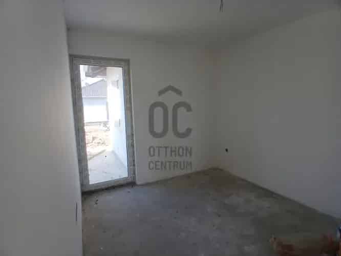 Majosházai eladó újépítésű ikerház, U0047643