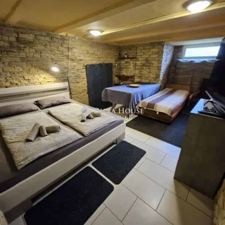 Ház Kiadó , Szekszárdi járás, Dunántúl