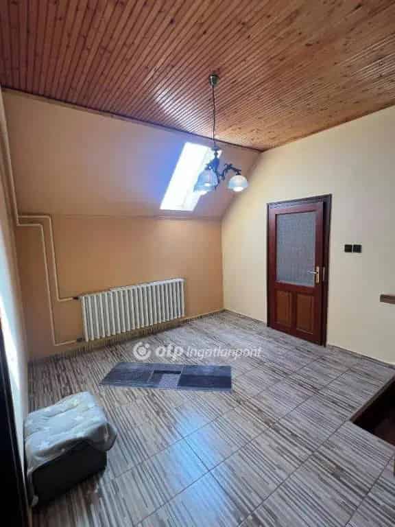 Ház Kiadó , Ceglédi járás, Közép-Magyarország