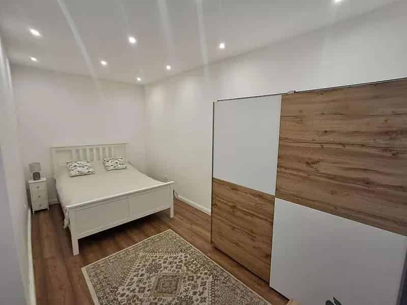 Ház Kiadó , Budapest, Közép-Magyarország