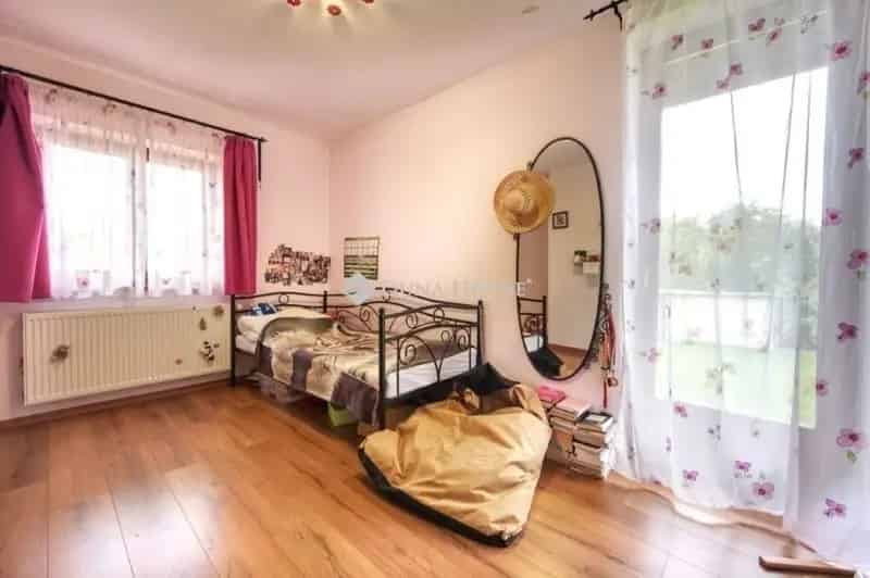 Ház Kiadó , Budakeszi járás, Közép-Magyarország