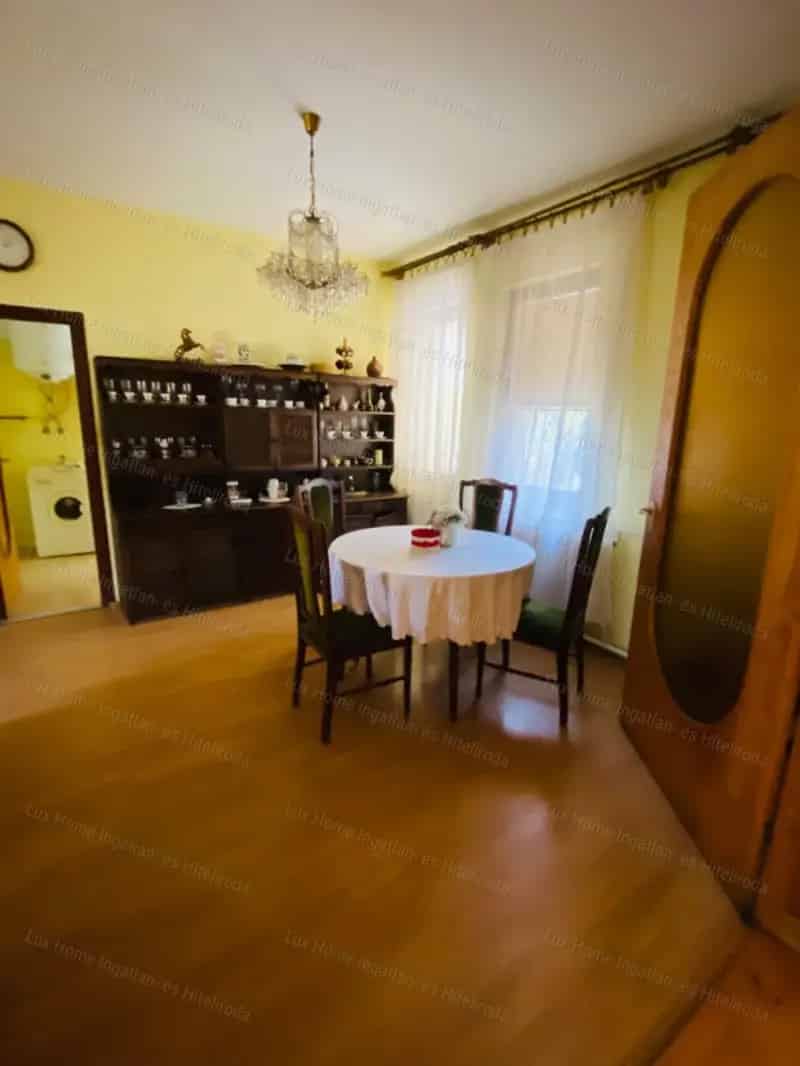 Ház Kiadó , Komáromi járás, Dunántúl