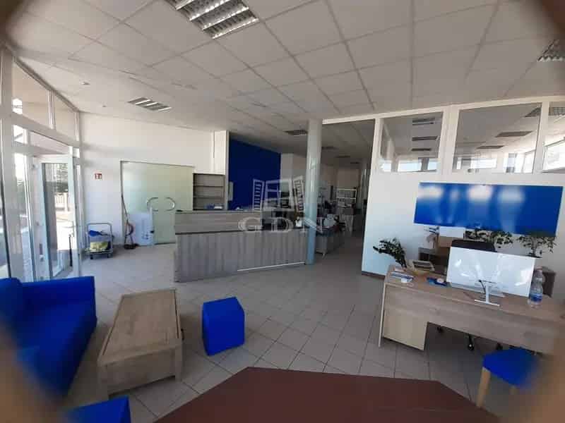 Székesfehérvár Ipari Telephely Kiadó 182m2 Irodai Üzlethelyiséggel