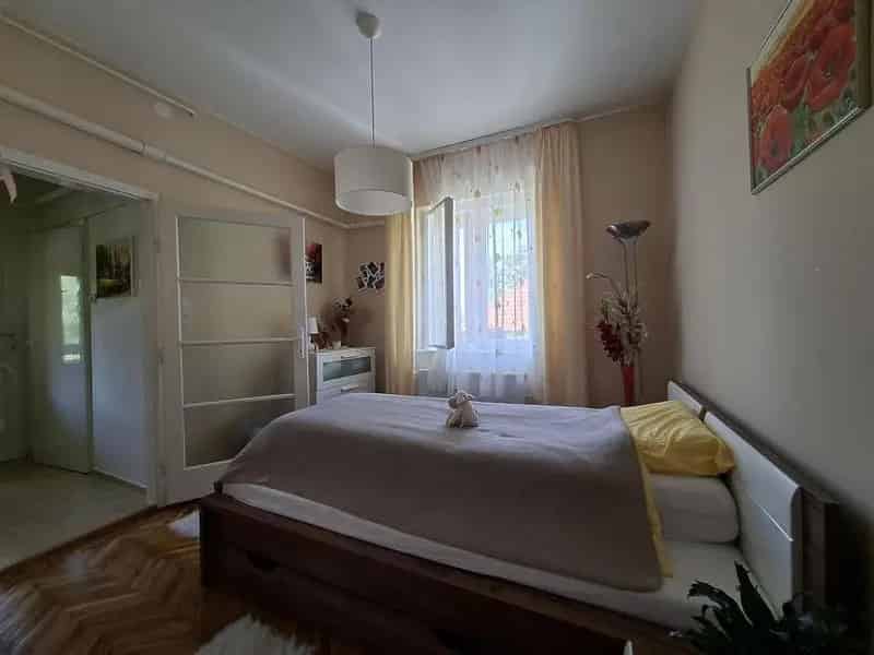 Ház Kiadó , Budapest, Közép-Magyarország