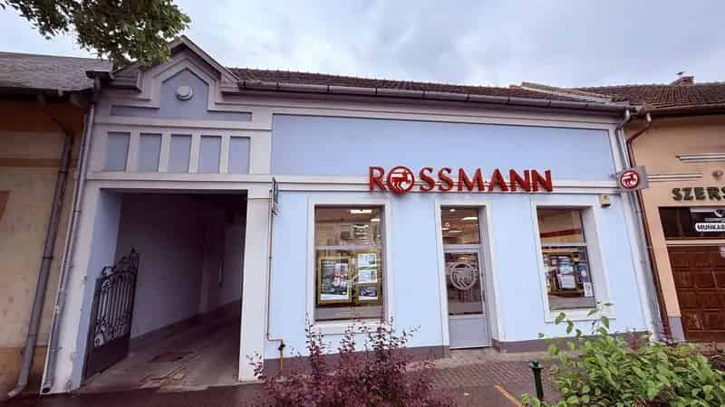 Eladó bérbeadott üzlethelyiség Aszód frekventált részén