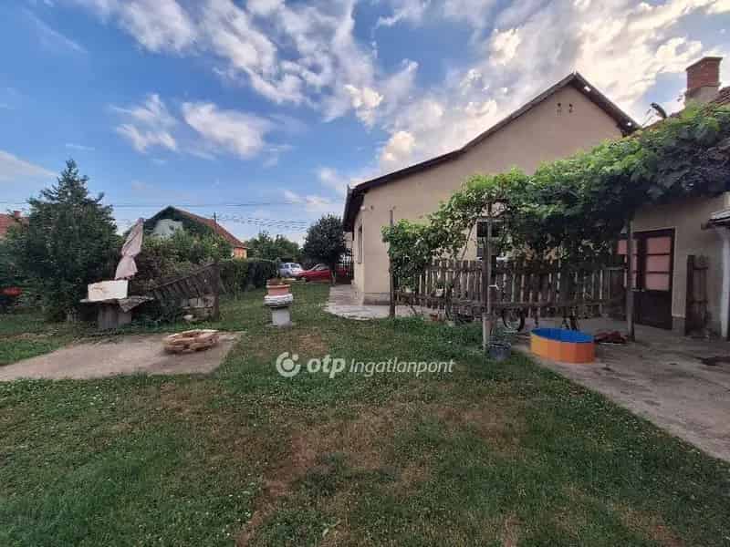 Füzesgyarmaton eladó 98 nm-es családi ház 1030 nm-es telekkel