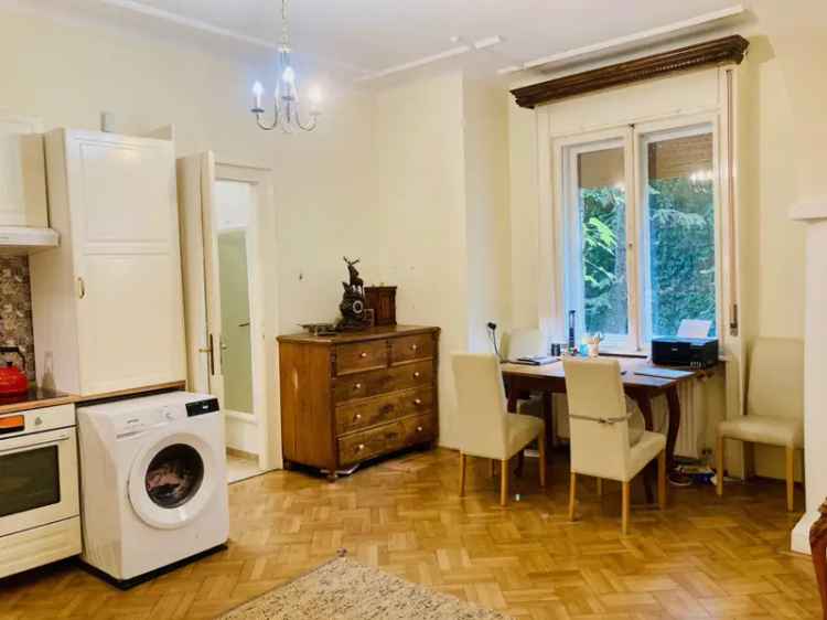 Kertkapcsolatos hangulatos lakás