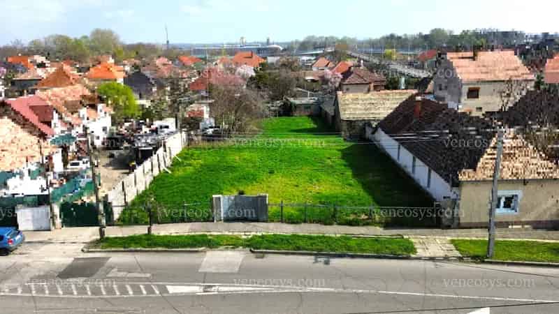 Szekszárd belvárosától 1 kilométerre, Újváros határán 1084 m2-es belterületi telek eladó!