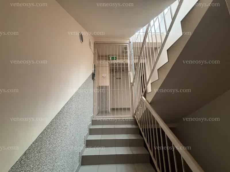 Miskolc egyik legkedveltebb városrészében, Berekalján, a Hegyalja utcában eladó egy teljeskörűen felújított, klimatizált garzonlakás.