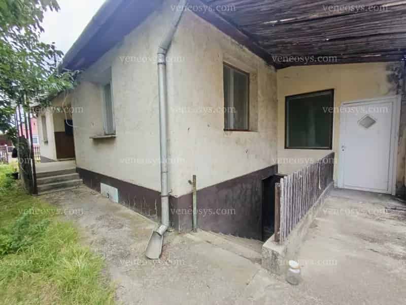 Eladó masszív Kádár-kocka Tiszakesziben!