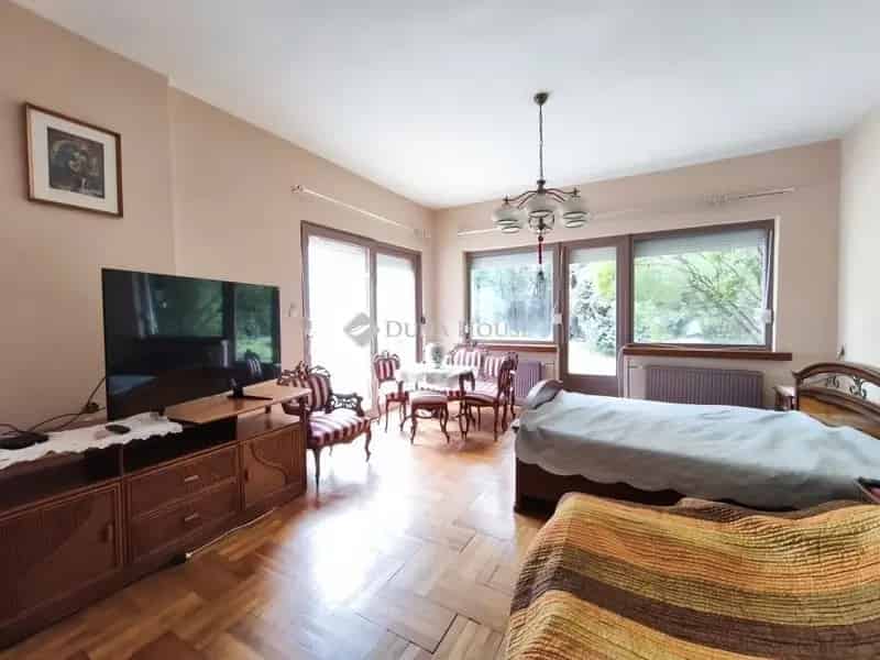 Ház Kiadó , Szentendrei járás, Közép-Magyarország