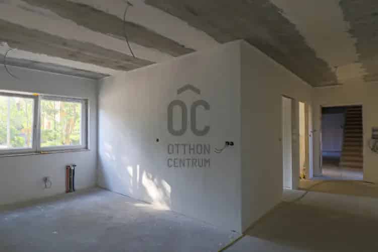 Soproni eladó kereskedelmi ingatlan, UZ017231