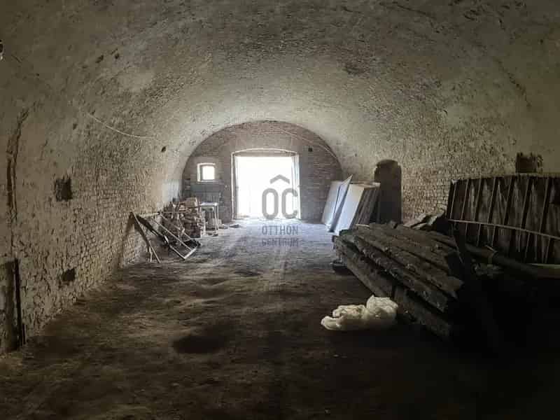 Kölesden Eladó Óriási Pincekomplexum Befektetőknek