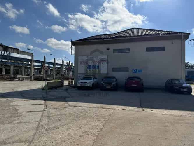 Dunakeszii kiadó kereskedelmi ingatlan, UZ018132