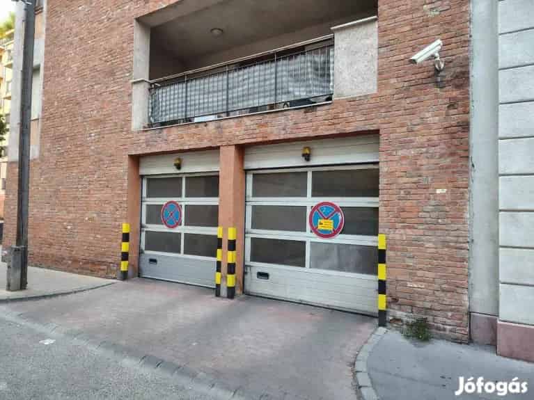 Garázs eladó Semmelweis Klinikák közelében Toscana lakóparkban