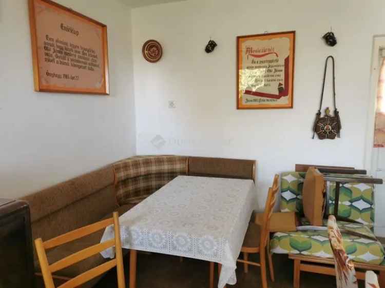 Ház Kiadó , Esztergomi járás, Dunántúl