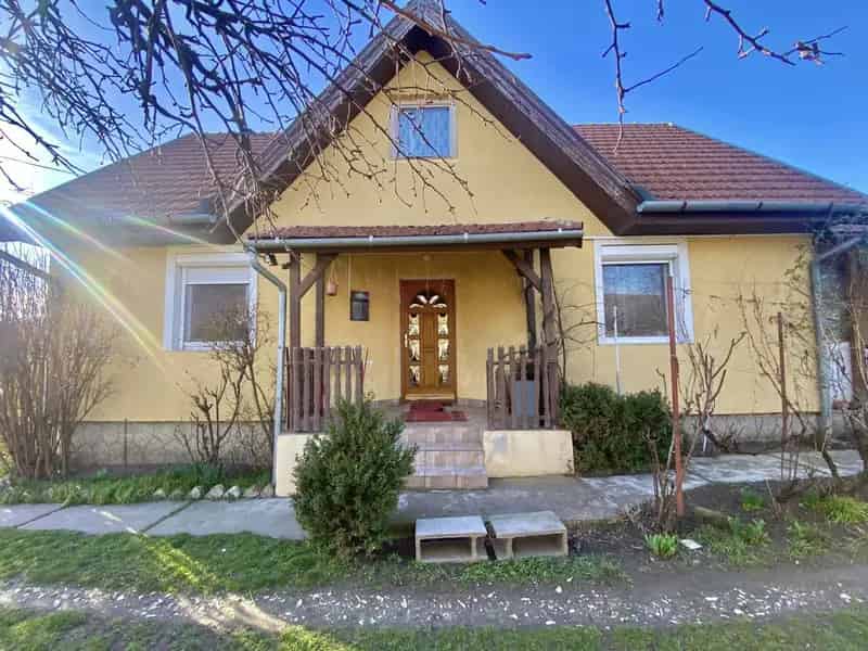 Ház Kiadó , Nagykátai járás, Közép-Magyarország