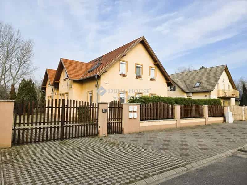 Győr Kisbácsa csendes tetőtéri lakás eladó