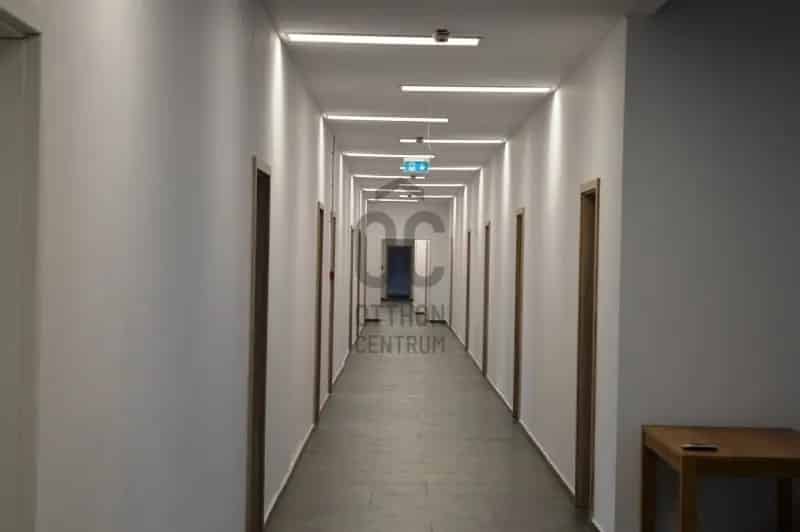 Dél-Budai 4000 nm-es Irodaház Eladó - Tökéletes Oktatási vagy Egészségügyi Centrumnak