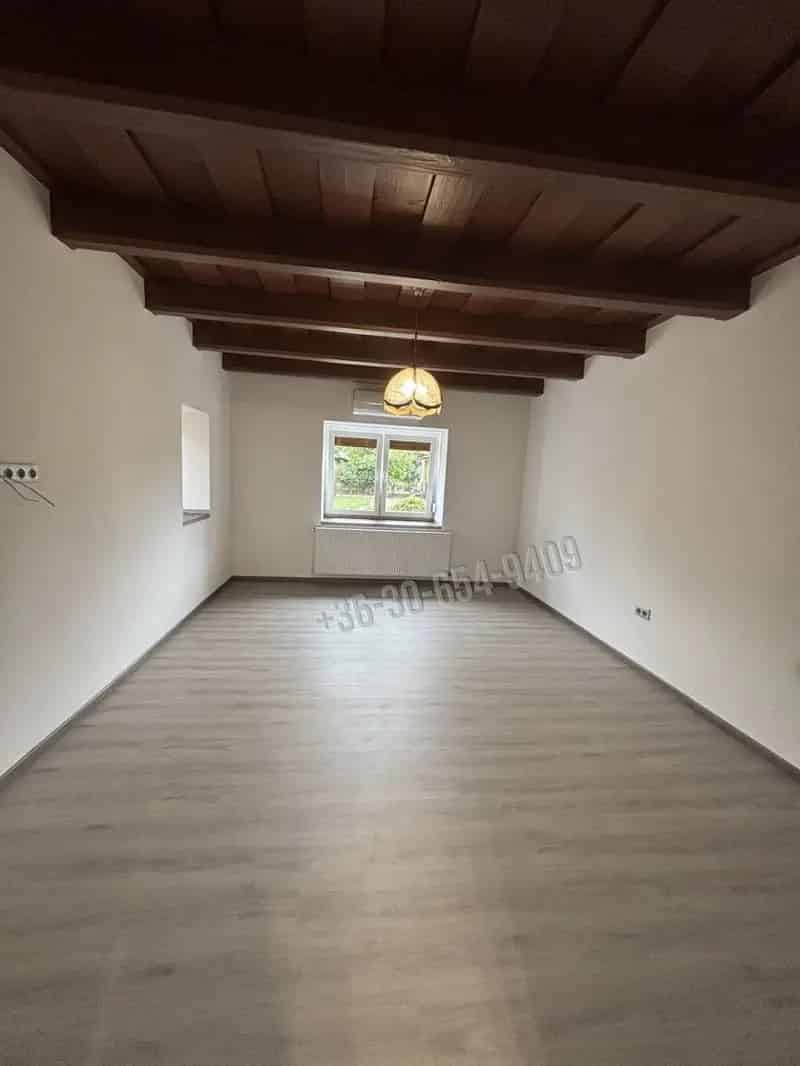 Pest megye Acsa 90nm felújított parasztház eladó