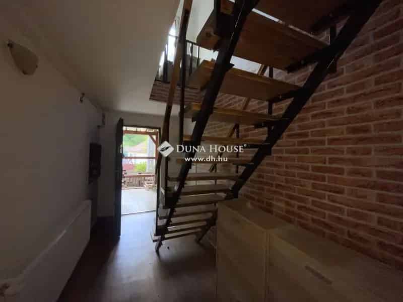 Lábatlanon eladó családi ház dupla telekkel - 135m2