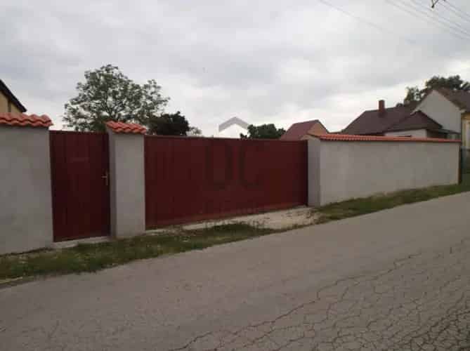 Pápai eladó telek, T039983