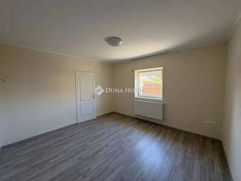 Ház Kiadó , Dabasi járás, Közép-Magyarország