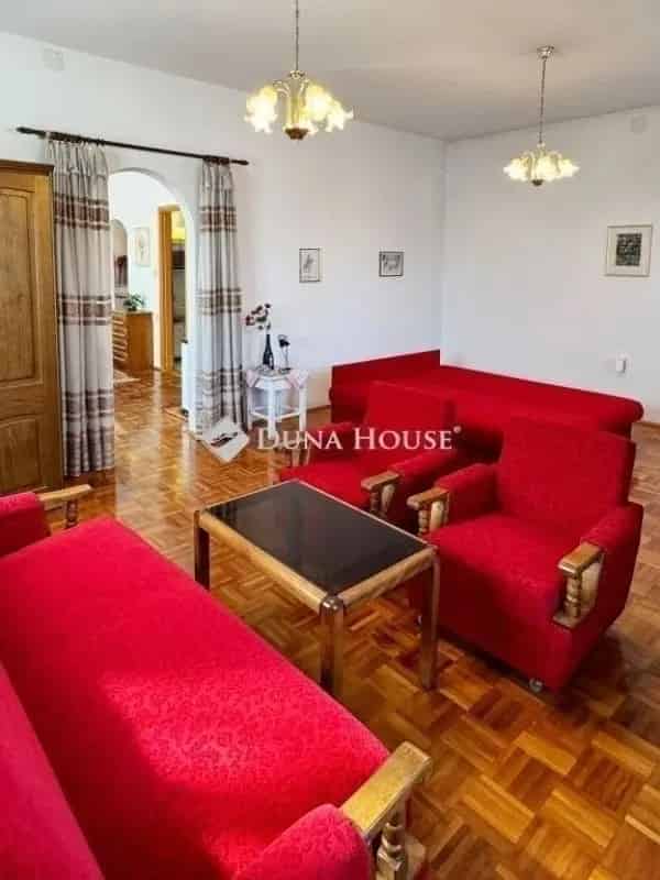 Ház Kiadó , Gödöllői járás, Közép-Magyarország