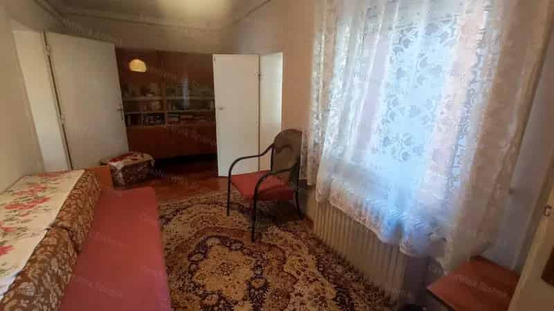 Ház Kiadó , Karinthy Frigyes út, Szolnok, Alföld és Észak