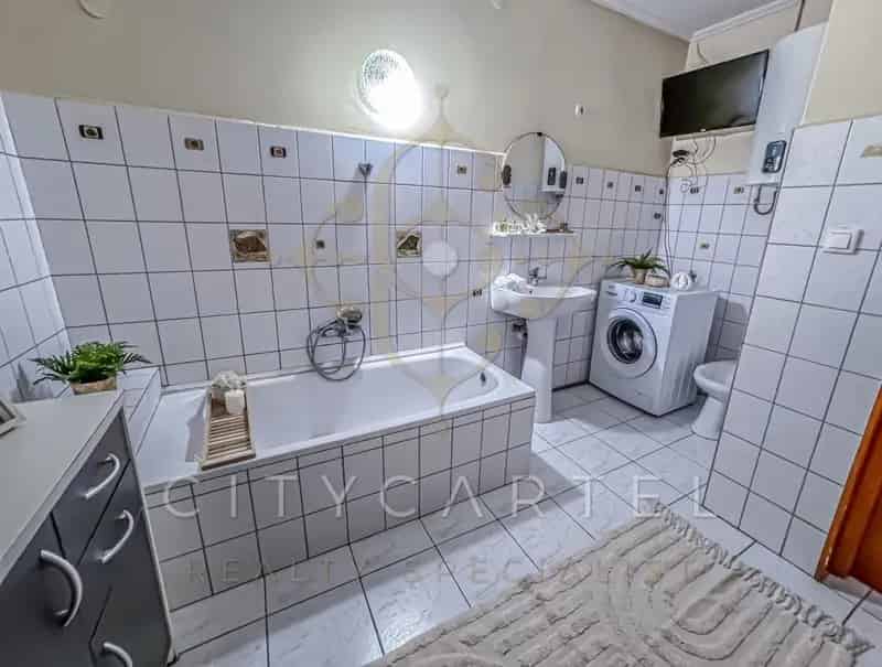 Ház Kiadó , Kalocsai járás, Alföld és Észak