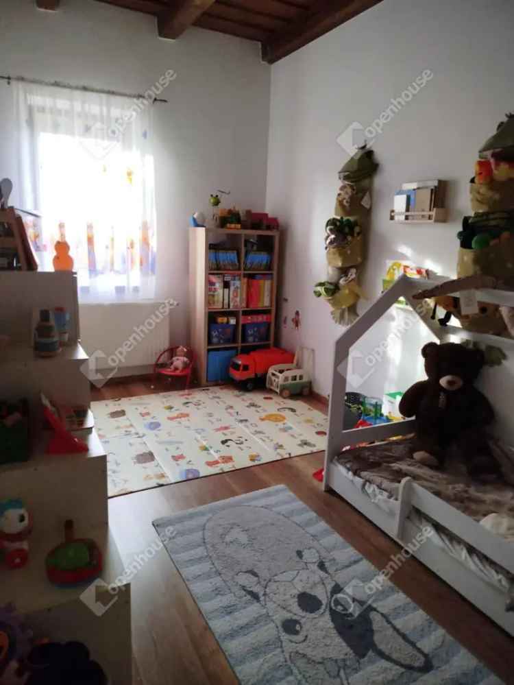 Ház Kiadó , Komáromi járás, Dunántúl