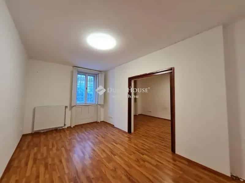 Lakás Eladó , Esztergom, Dunántúl