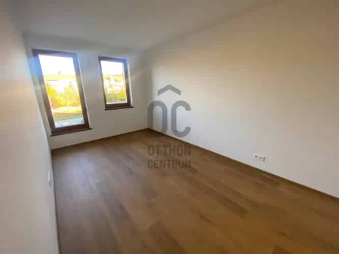 Veszprémi eladó újépítésű ikerház, U0045705