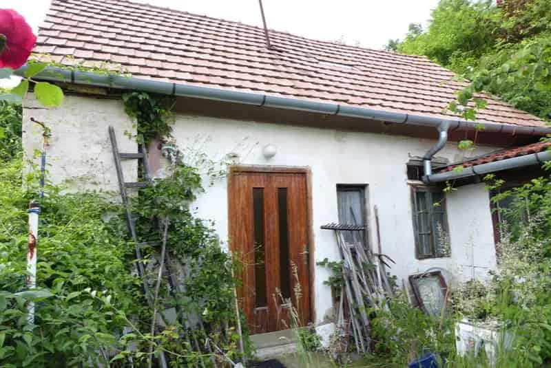 Pécsi panorámás építési telek hétvégi házzal ikerház építési lehetőséggel