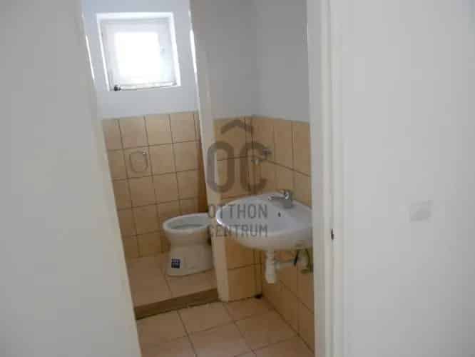 Pápai kiadó kereskedelmi ingatlan, UZ008760