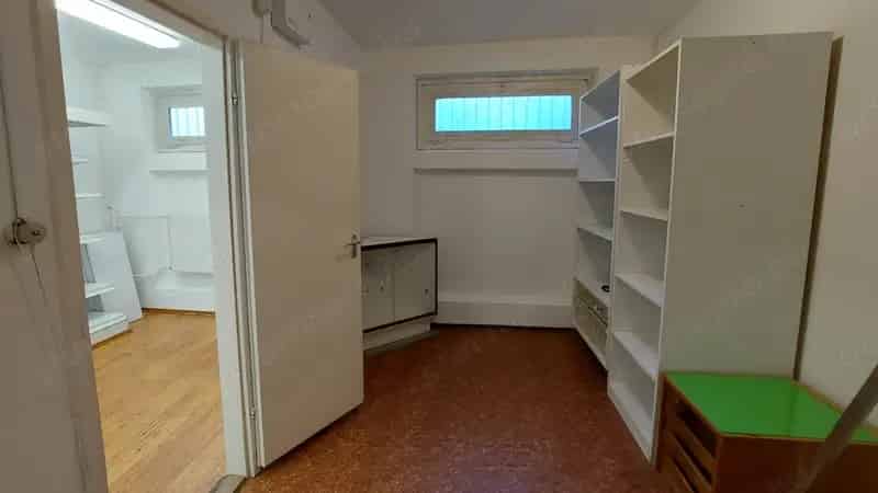 Üzleti célú Eladó , Közép-Magyarország