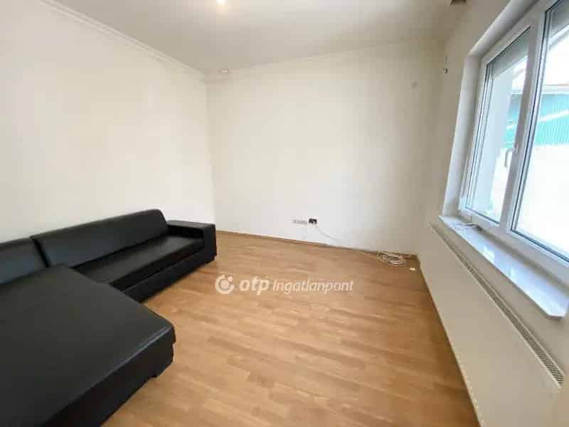 Telek Kiadó , Budapest, Közép-Magyarország