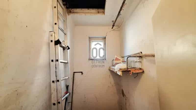 Felujítandó 55m2-es téglaház 558m2-es telken