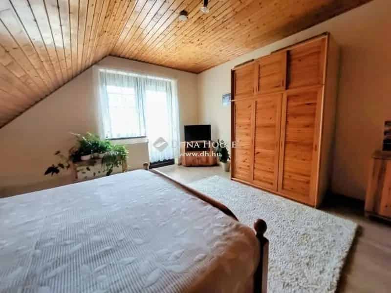 Ház Kiadó , Váci járás, Közép-Magyarország