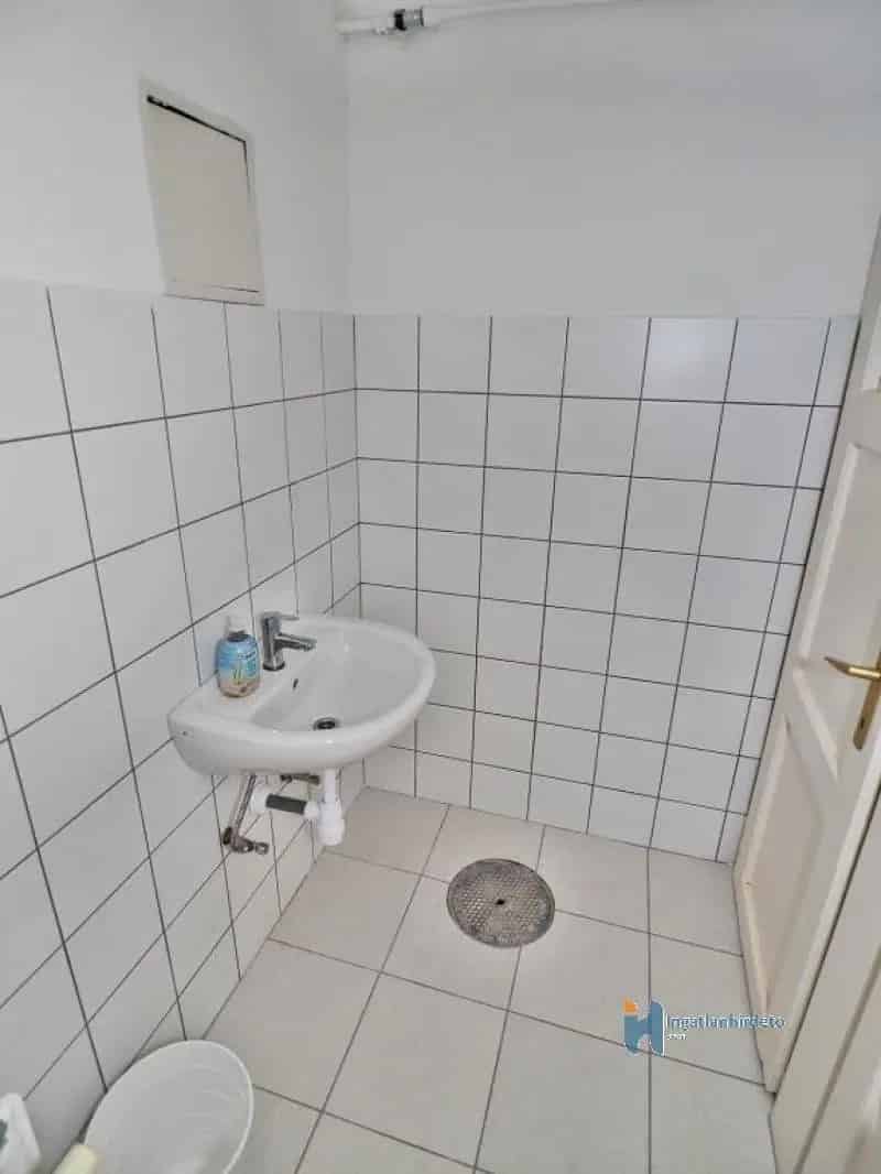 Üzleti célú Kiadó , Budapest, Közép-Magyarország